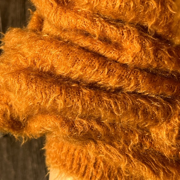 FREE PEOPLE - PRINCESS • V-Neck Fuzzy Sweater - Picture 4 of 10